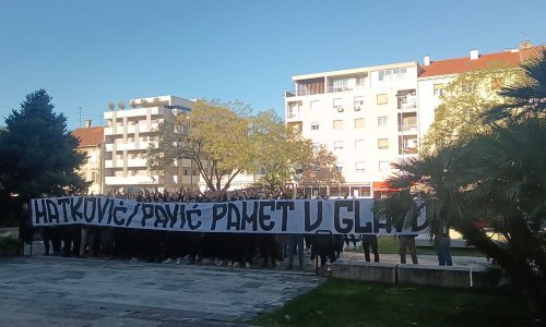 [VIDEO] Torcida stigla pod prozor županu Blaženku Bobanu