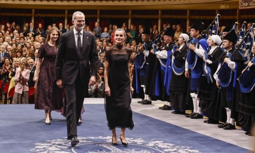 Kraljica Letizia nadmašila samu sebe u prozirnoj crnoj haljini