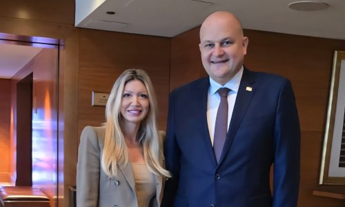 Blanka Mateša u moćnom odijelu: Chicago osvaja čistom elegancijom