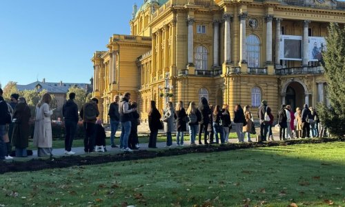 Redovi pred HNK zbog ulaznica za Orašara, na oglasnicima idu i do 250 eura
