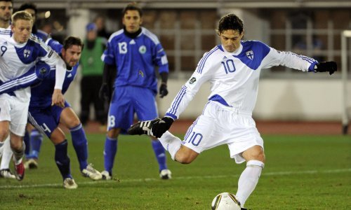 Osvojio Ligu prvaka, igrao za Barcu i Liverpool, a sada s 54 godine nastupa u četvrtoj ligi