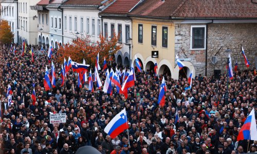 Traje veliki prosvjed u Novom Mestu: Stotine ljudi u glas vikalo 'Aco, Aco!'