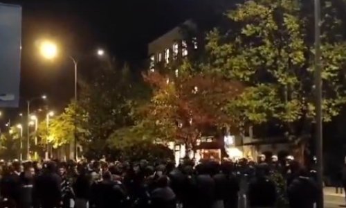 Crna Gora se ne smiruje: Mladići u crnom ispred vlade vikali 'Turci napolje!'
