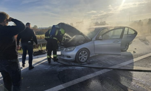 Policajci spasili vozača u gorućem Mercedesu kod Zagreba: Nije ni znao da mu auto gori