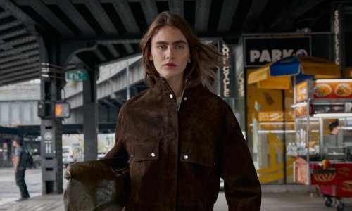 Nose se uz tenisice i čizme: Midi suknje su hit sezone, a Zara ima top modele za manje od 39 eura