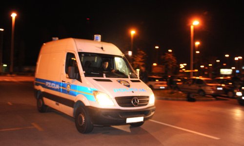 Maskirani razbojnik opljačkao kladionicu u Osijeku: Prijetio je oružjem, policija ga traži