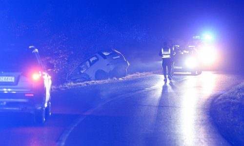 Teška nesreća u Zagrebu: Troje ljudi ostalo zarobljeno u autu