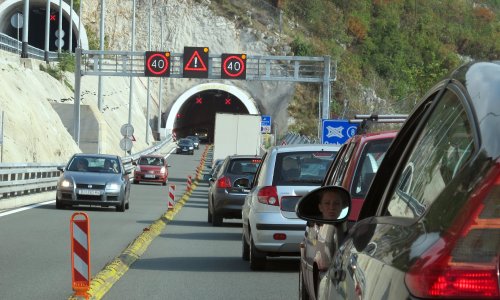 Zbog nesreće u tunelu Škurinje problemi na autocesti A7: U prekidu katamaran Zadar-Pula