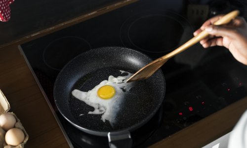 ‘Netoksično’ posuđe nije ono što mislite: Stručnjaci otkrivaju što se zapravo krije u vašoj tavi