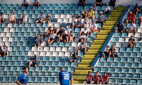 Nevjerojatna situacija u Zadru: Odvjetnica počupala stolice i semafor sa stadiona