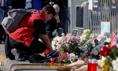 Deseci tisuća ljudi okupilo se na kolodvoru u Novom Sadu: Na 16 minuta cijeli grad će utihnuti