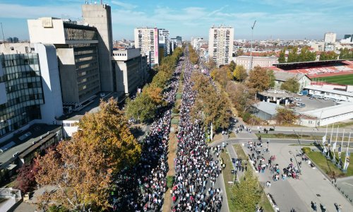 Na 16 minuta Novi Sad je utihnuo: Pamtimo bolom i tišinom