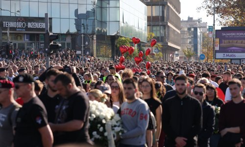 Na 16 minuta Novi Sad je utihnuo: Pogledajte najemotivnije prizore
