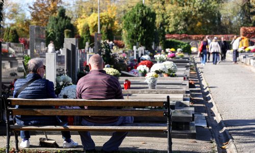 Poruke mira i nade: Evo kako su izgledala gradska groblja na blagdan Svih svetih