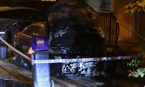 Na zagrebačkoj Kajzerici planuo Audi, stigla policija