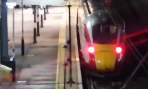 Više osoba izbodeno u vlaku u Engleskoj, policija uhitila dvije osobe