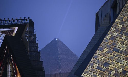 Veliki egipčanski muzej po odprtju preplavljen z obiskovalci, uvedeni novi ukrepi