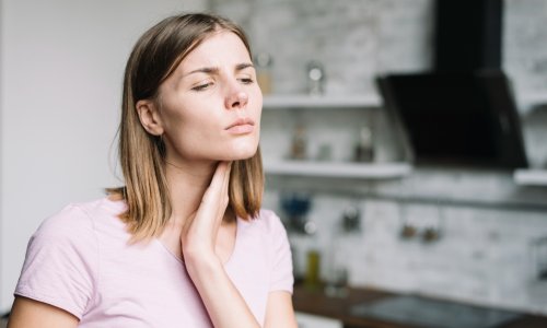 Ova hrana sve će pogoršati: Evo što maknuti s tanjura kada vas boli grlo