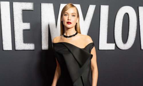 Jennifer Lawrence briljirala u Dioru: Nova definicija male crne haljine na crvenom tepihu