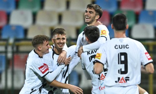 Bizarna utakmica! Dva autogola i golčina u prvih osam minuta, gosti si zabili s centra. Pogledajte golove