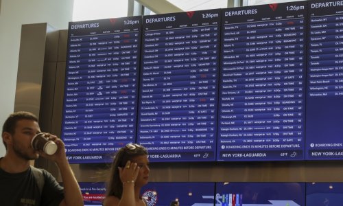 Milijuni ljudi u SAD-u pogođeni otkazivanjima i odgodama letova zbog blokade vlade