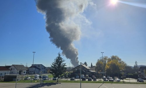 Požar u Sv. Nedelji: Gore gume, nad mjestom se nadvio gusti crni dim