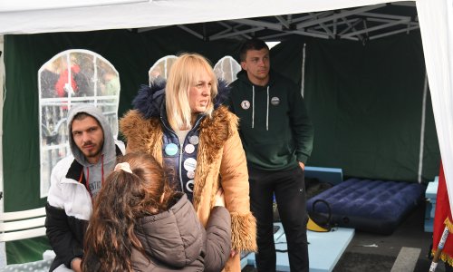 Krenula je sama protiv Vučića, sad je na meti: 'Došli su na groblje, a onda i u crkvu'