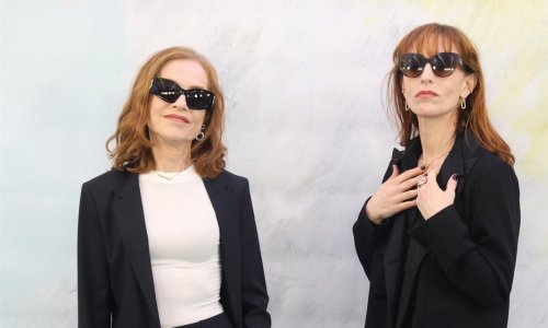 U crnom od glave do pete: 72-godišnja Francuskinja i njezina kći plijenile elegancijom