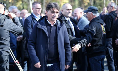 Tisuće ljudi u Vukovaru: Započeo ispraćaj Jean-Michela Nicoliera, stigli Thompson i Dalić