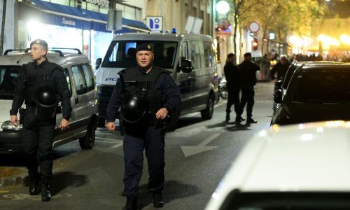 Dan nakon divljanja mladića u crnom u Zagrebu Torcida prosvjeduje na splitskoj Rivi