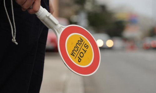 Pijana izazvala nesreću, pa nokautirala policajca