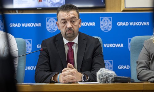 Pavliček: Sva je odgovornost 'Srpkinje' na organizatorima