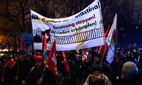 Propalestinski aktivisti provalili u zgradu fakulteta u Münchenu, napravili vatromet i razvili transparente