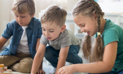 Ovo je društvena igra koja spaja avanturu, prirodu i učenje – i djeca je obožavaju