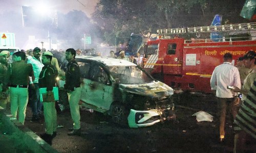 Ekspolzija u New Delhiju: 'Vozilo koje se sporo kretalo stalo je na semaforu i eksplodiralo'