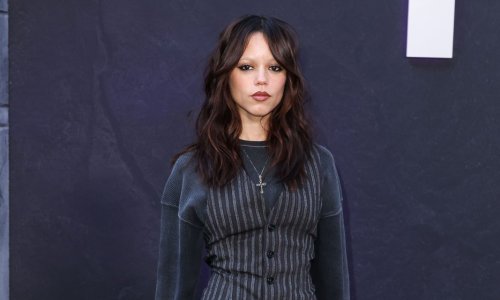 Gotički stil izbrusila je do savršenstva: Zvijezda 'Wednesday' dominirala u trendu iz 90-ih