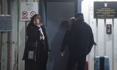 FOTO Gabrijela Žalac stigla u Remetinec, evo kako je pozdravila fotografe