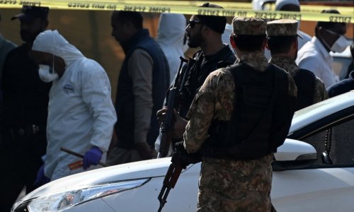 Bombaš samoubojica pokušao ući u zgradu suda, ubio najmanje 12 ljudi