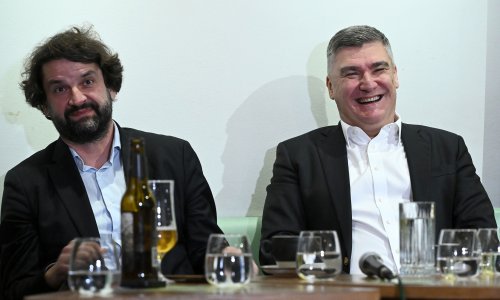 Milanović 'među policama' otkrio iz koje je knjige naučio 'jezik života'