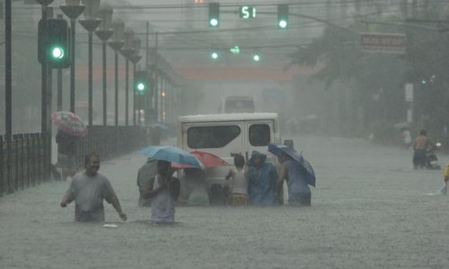 Tajfun poplavio Tajvan: Na nekim lokacija voda je ljudima doslovno došla do grla