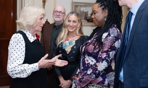 Sarah Jessica Parker zablistala u efektnim cipelama pored kraljice Camille