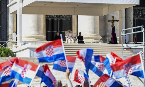 Trenutak ponosa za Dalmatince: U rukama pape Lava XIV. neočekivano se našao Hajdukov šal