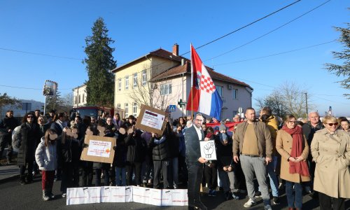 Roditelji opet bojkotirali nastavu, čekaju obnovu nakon potresa, zagrebačka vlast uskoro očekuje dozvole