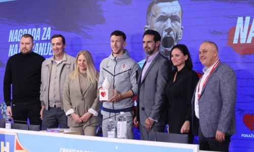 Perišiću nagrada Pokaži srce: 'Svi znate što mi znače Hrvatska i ovaj dres'