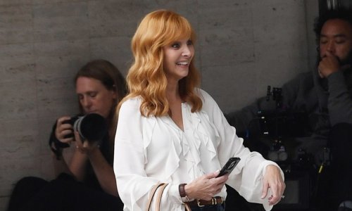 Tko bi joj dao 62 godine: Legendarna Phoebe iz 'Prijatelja' iznenadila izgledom