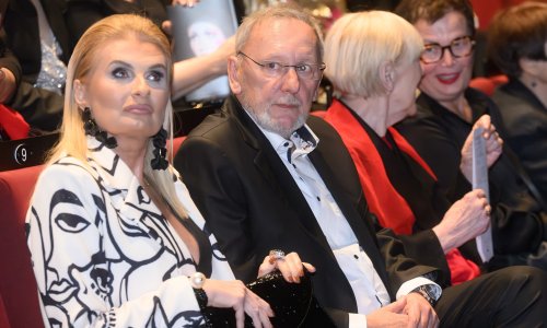 Rijetko je u javnosti: Supruga ministra Božinovića plijenila je pozornost na premijeri