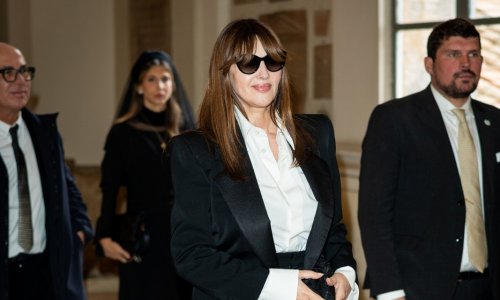 Crno-bijela elegancija Monice Bellucci na susretu s Papom