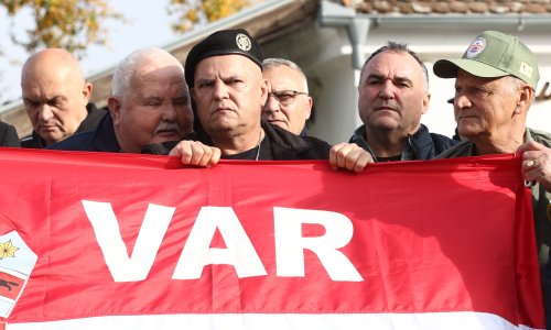 Veterani spriječili bacanje vijenca za srpske žrtve u Vukovaru: Ovo je provokacja