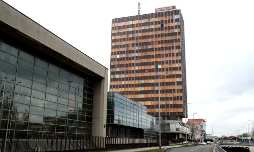 Hram novinarstva zapošljavao je skoro 6000 ljudi, a neboder je stradao i u katastrofalnoj poplavi