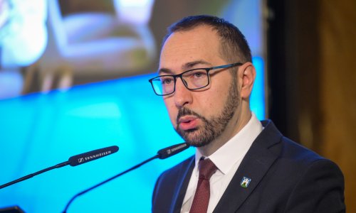 Tomašević: Za sada nema opasnosti da bi se zgrada mogla urušiti